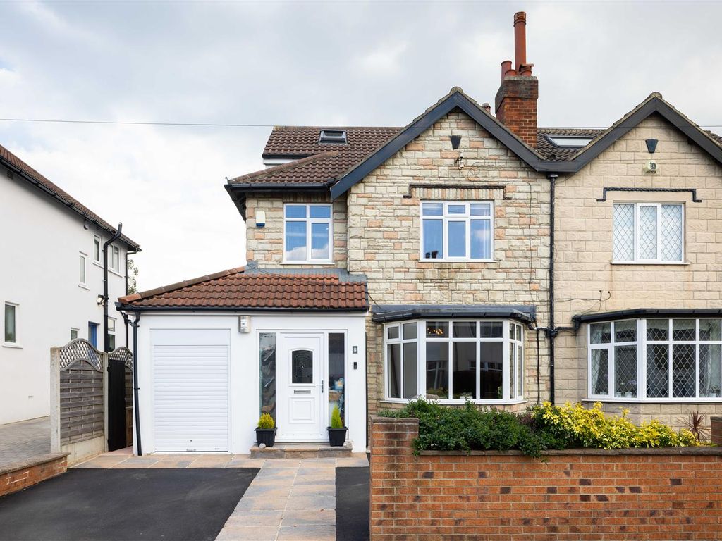 4 bed semidetached house for sale in Kings Croft Gardens, Moortown