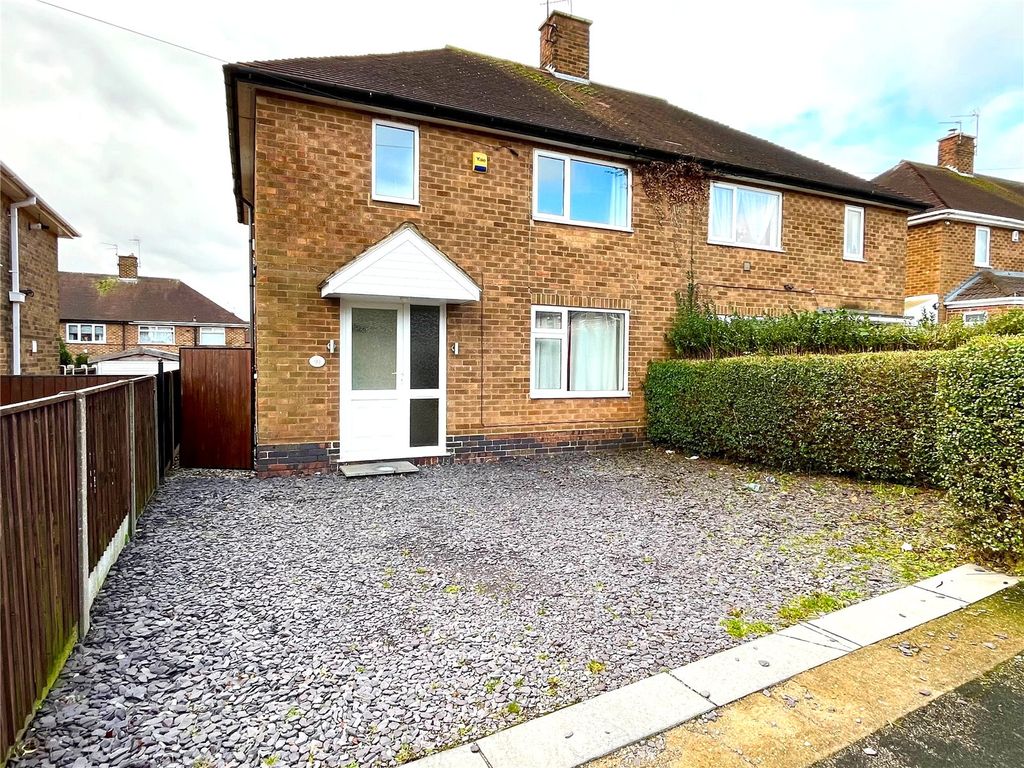 3 bed semidetached house to rent in Lane, Clifton