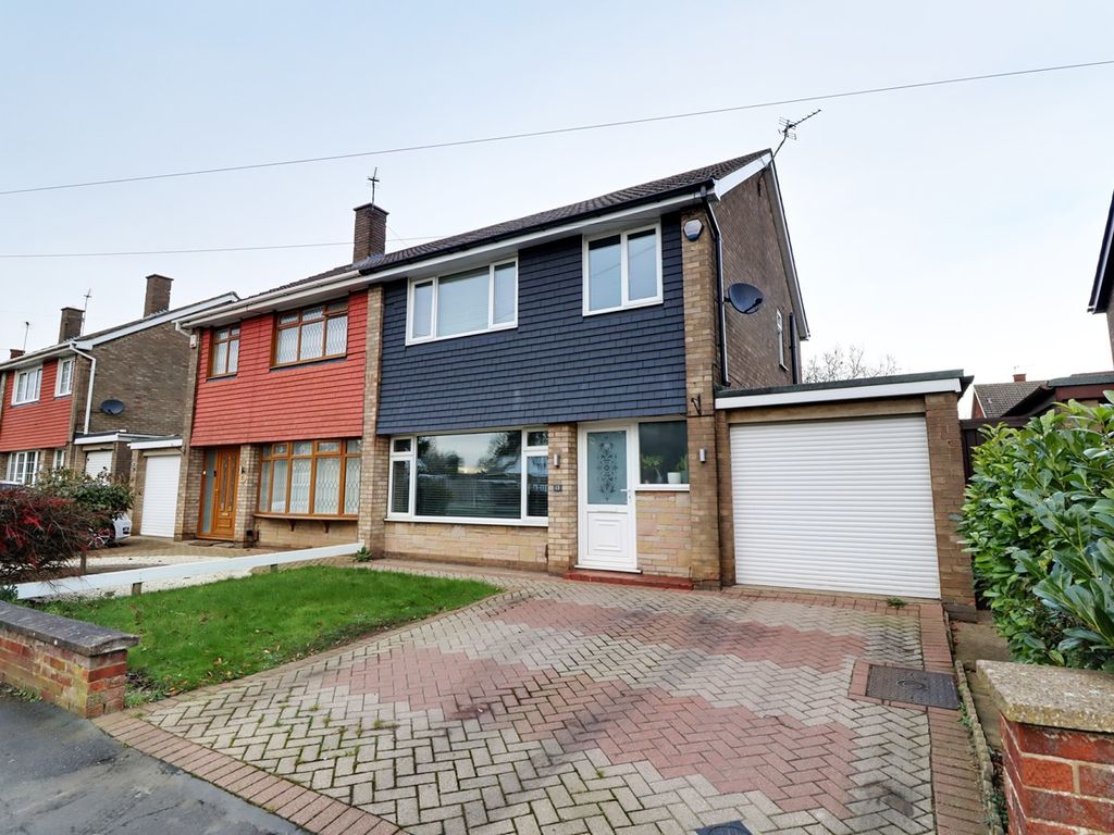 3 bed semidetached house for sale in Holme Hall Avenue, Bottesford