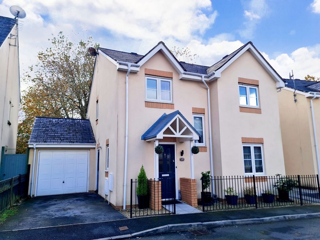 4 bed detached house for sale in Ffordd Cambria, Pontarddulais, Swansea