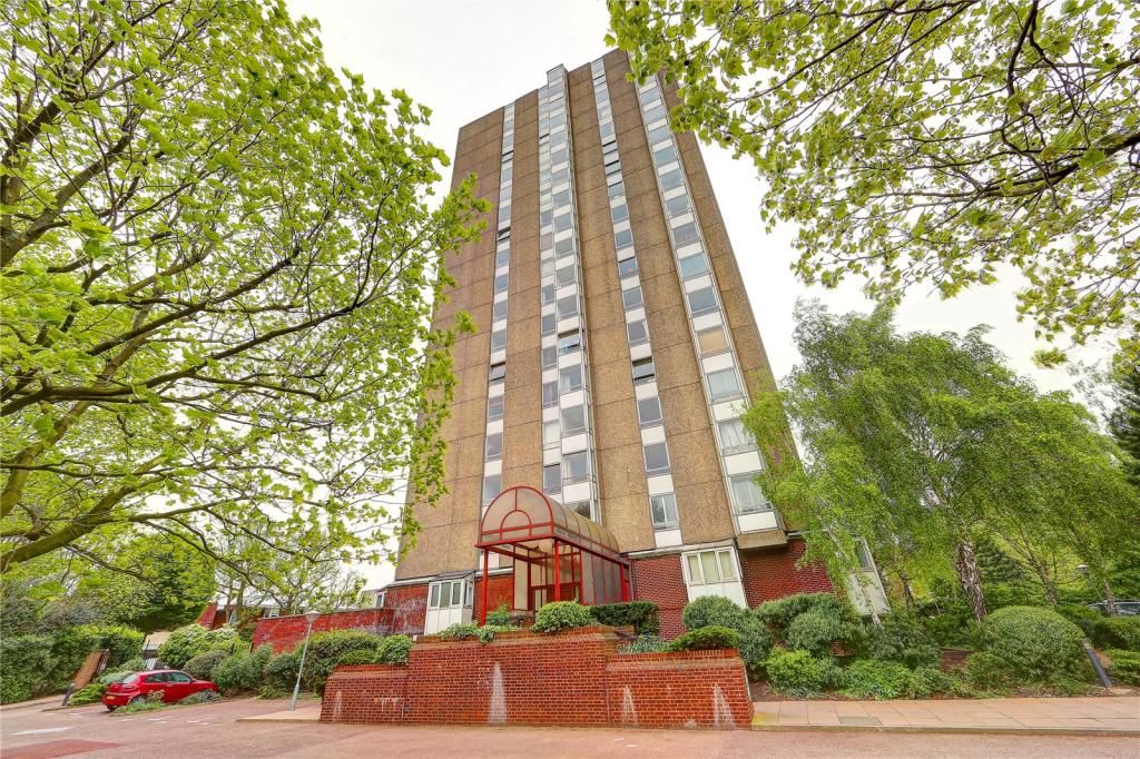 1 bed flat for sale in Bramlands Close, Battersea, Wandsworth, London