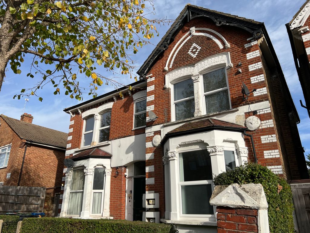 1 bed flat to rent in Whitworth Road, London SE25, £1,250 pcm Zoopla