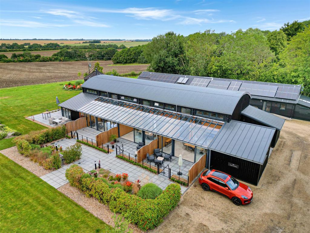 2 bed barn conversion to rent in Bourn Road, Kingston, Cambridge CB23