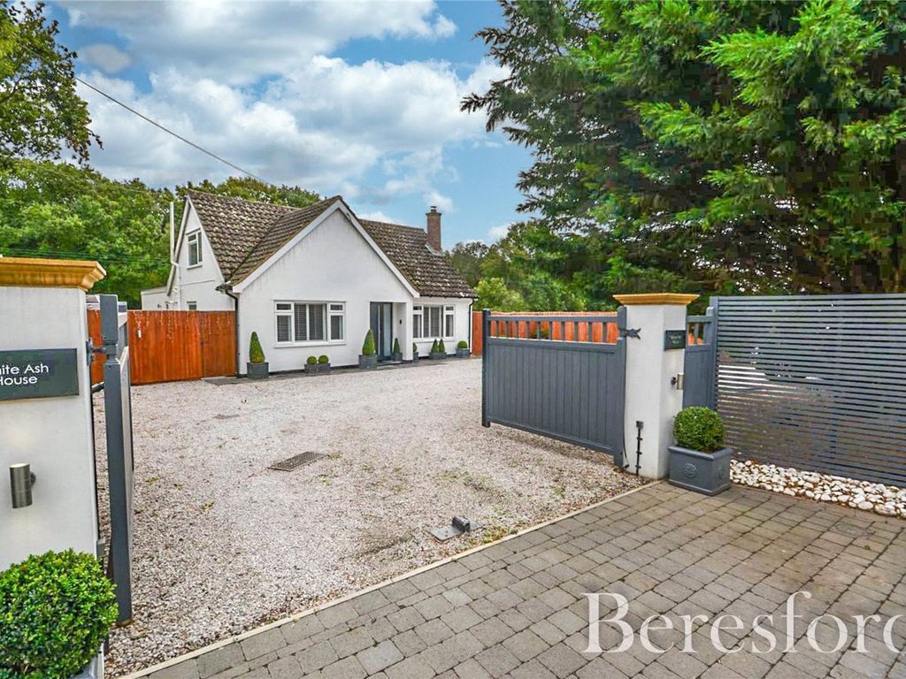 4 bed detached house for sale in Gosfield Road, Gosfield CM7, £750,000