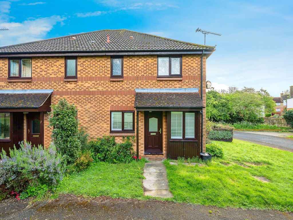 1 bed end terrace house for sale in Mercers Row, St.Albans AL1, £