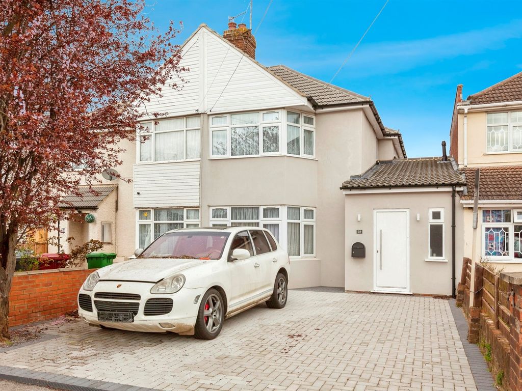 3 bed semidetached house for sale in Thurston Road, Slough SL1, £