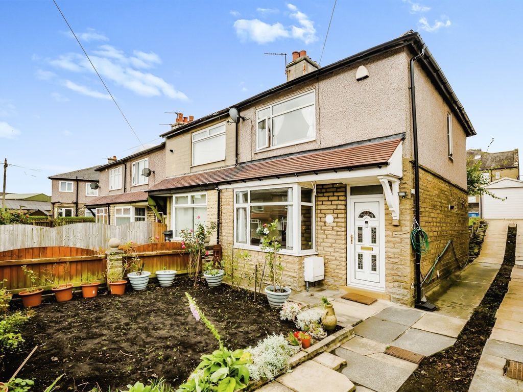 2 bed end terrace house for sale in Gibraltar Avenue, Halifax HX1, £