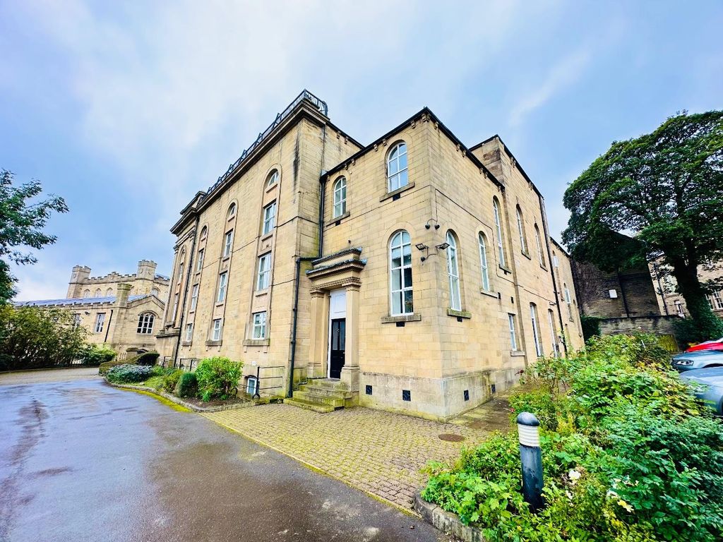 2 bed flat to rent in Highfields Road, Huddersfield HD1, £795 pcm Zoopla