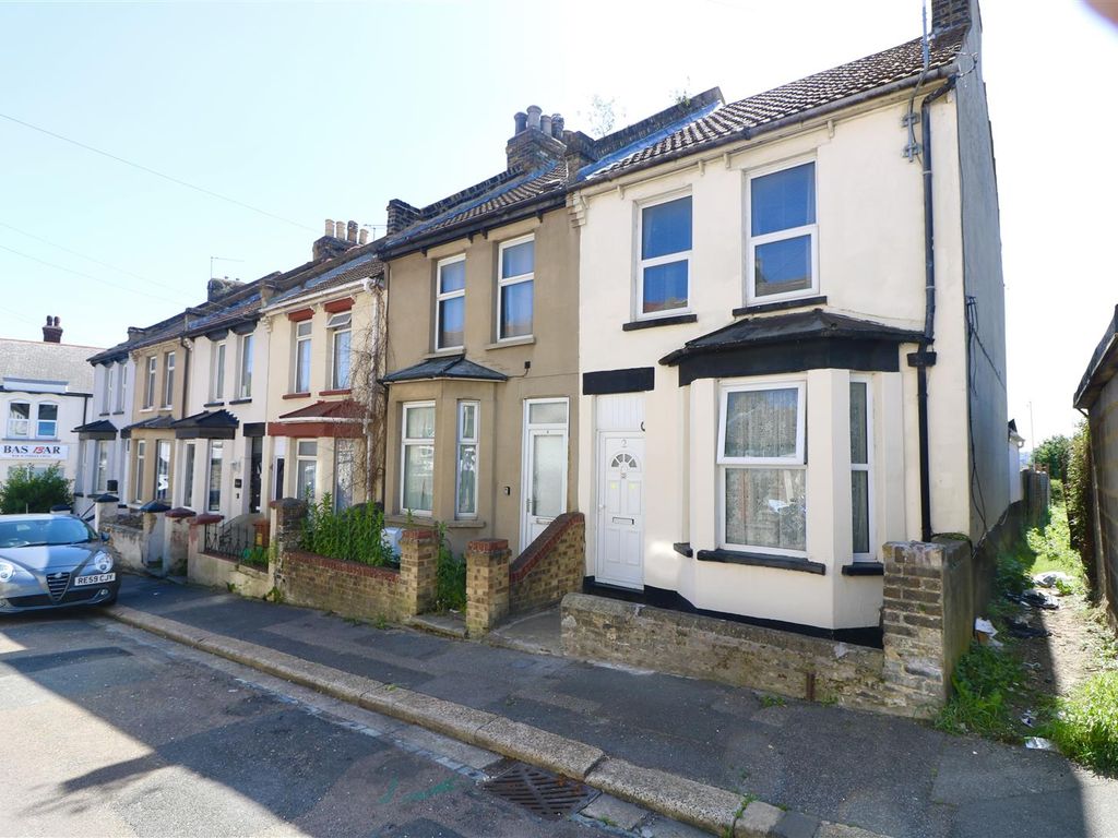 3 bed property for sale in Martin Road, Strood, Rochester ME2 Zoopla