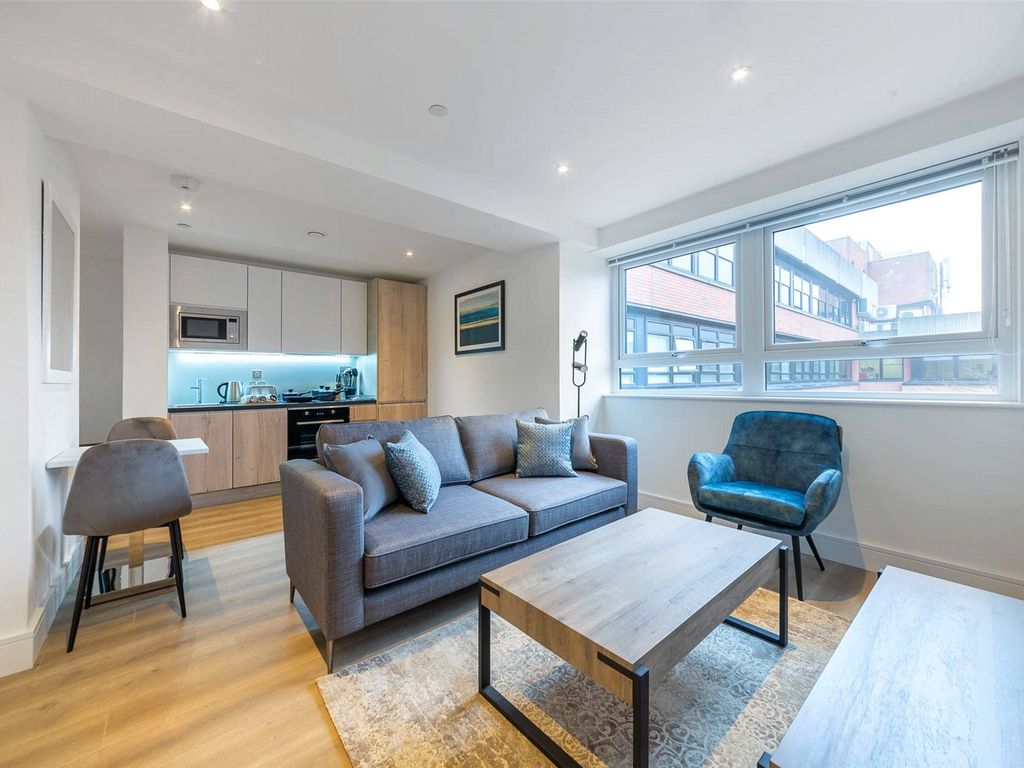 1 bed flat to rent in Wood Street, East Grinstead, West Sussex RH19