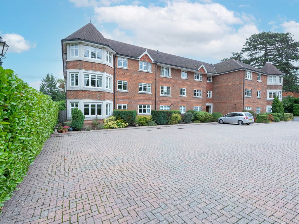 2 bed flat for sale in St. Johns Hill Road, Woking, Surrey GU21 Zoopla