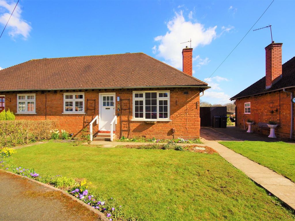 2 bed semidetached bungalow to rent in Griffins Brook Close
