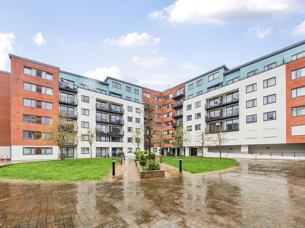 2 bed flat for sale in The Courtyard, Southwell Park Road, Camberley