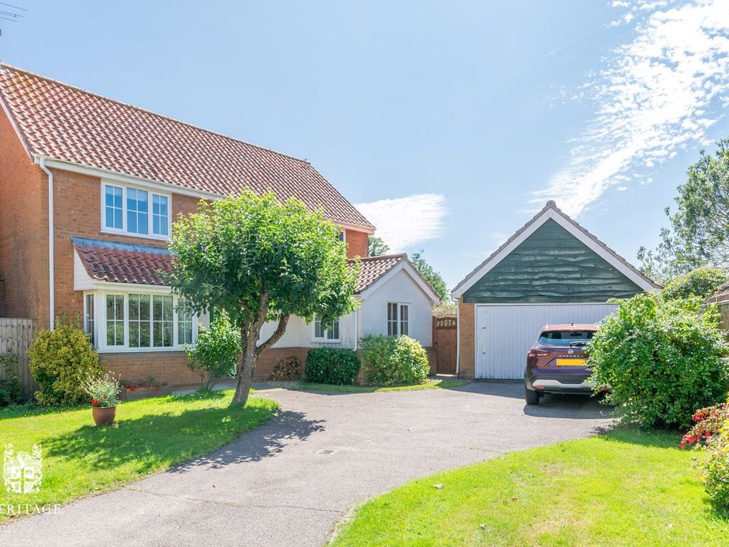 4 bed detached house for sale in Atlas Court, Earls Colne CO6, £500,000