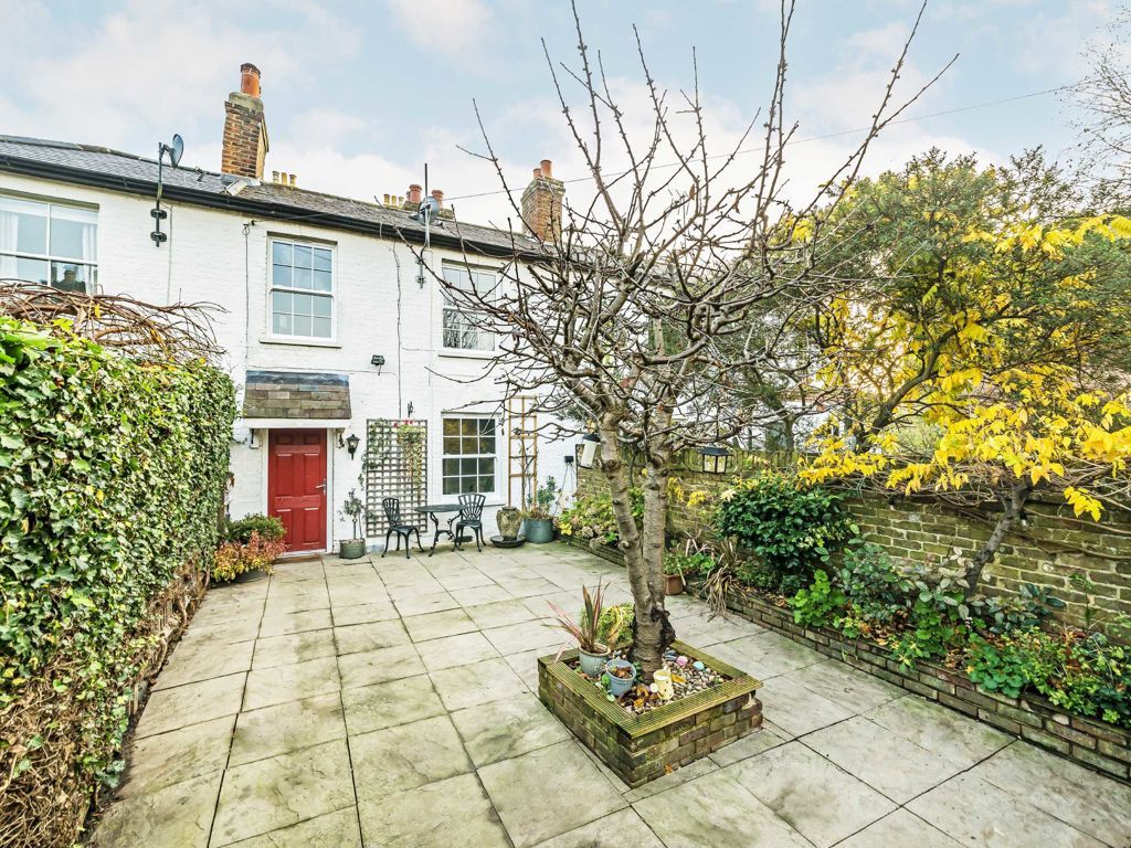 3 bed property for sale in Paragon Place, Berrylands, Surbiton KT5, £