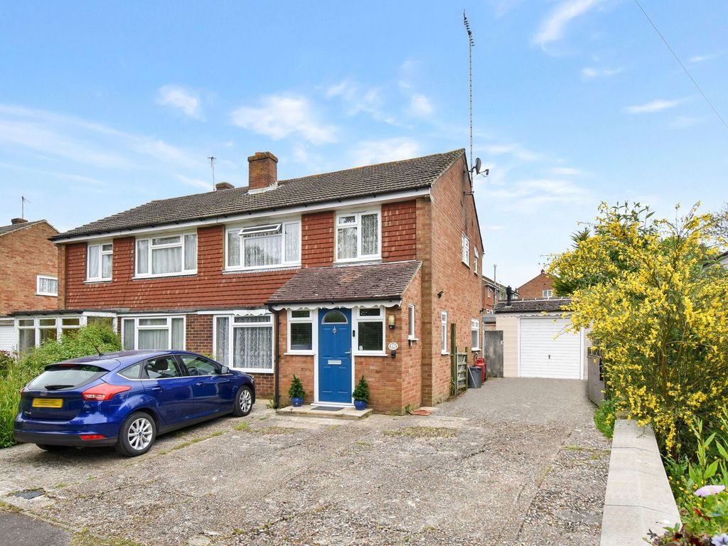 3 bed semidetached house for sale in Romney Road, Hamstreet TN26, £