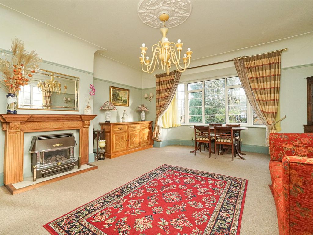 2 bed flat for sale in The Green, St. LeonardsOnSea TN38, £225,000