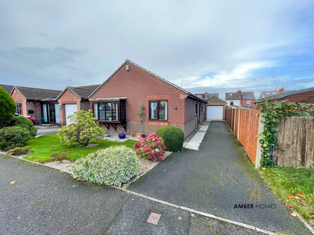 3 bed detached bungalow for sale in Hilton Park Drive, Leabrooks