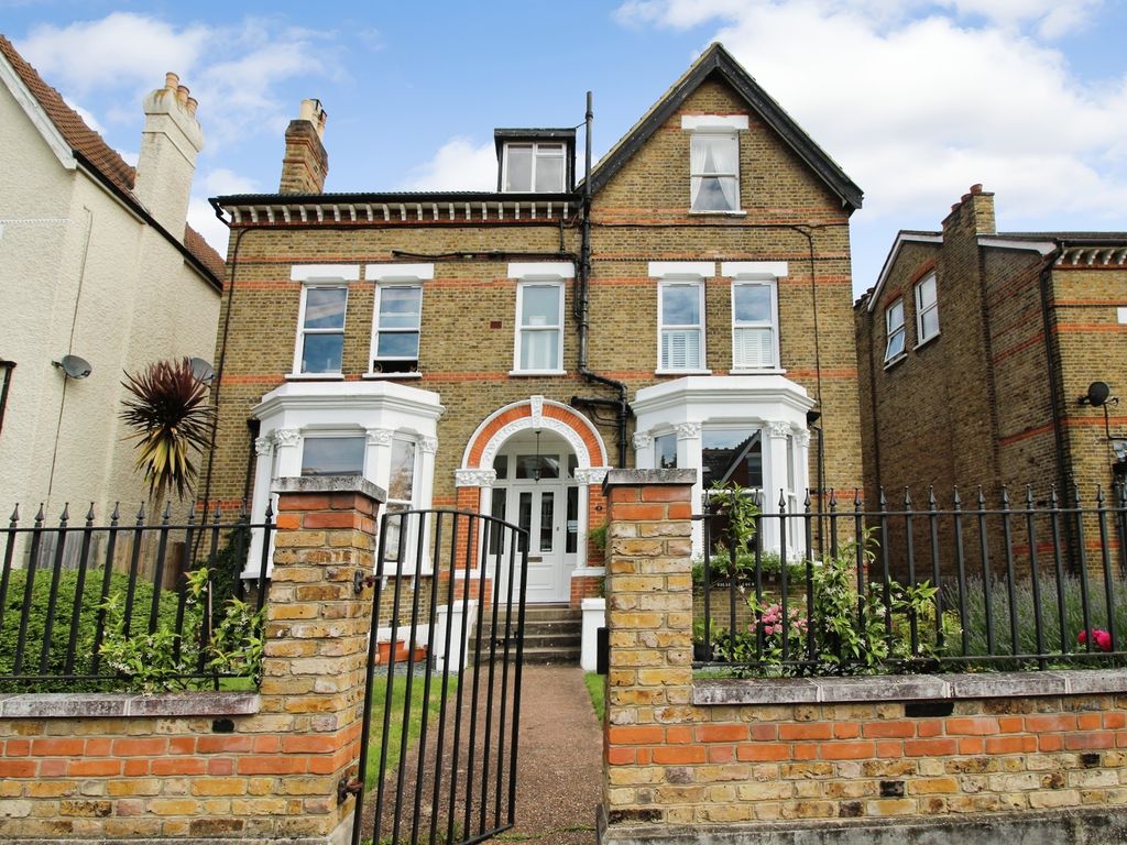 2 bed flat to rent in Darlaston Road, London SW19, £1,850 pcm Zoopla