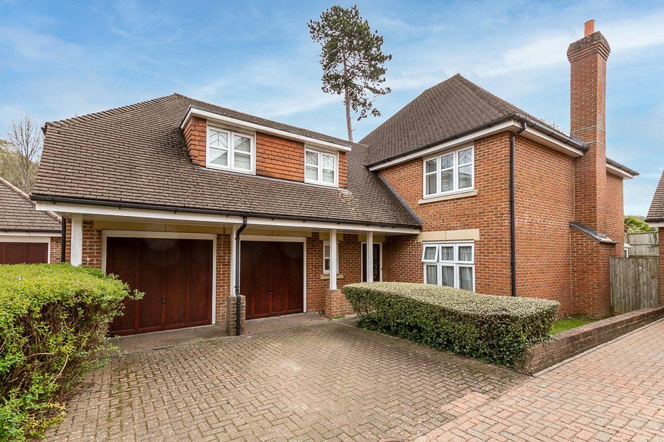 5 bed detached house for sale in Water Mead, Chipstead, Coulsdon