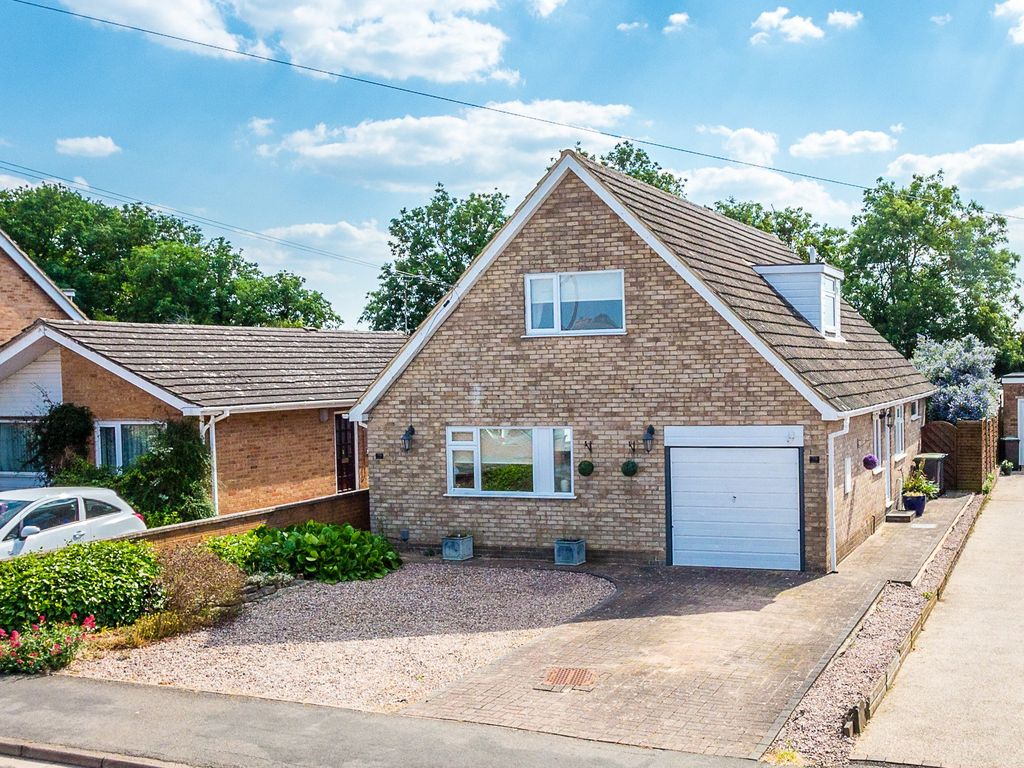 3 bed detached house for sale in Whitefriars, Rushden NN10, £385,000