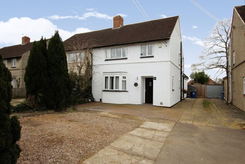 3 bed semidetached house for sale in Marlborough Avenue, Kidlington