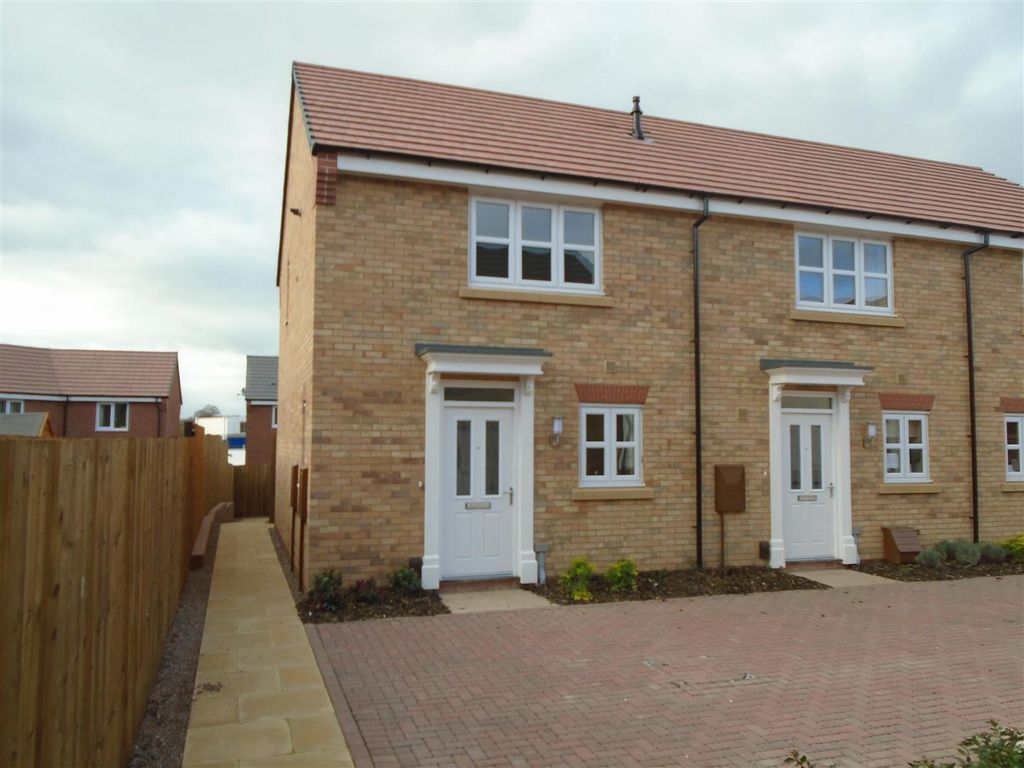 2 bed terraced house to rent in Hendrick Crescent, Shrewsbury