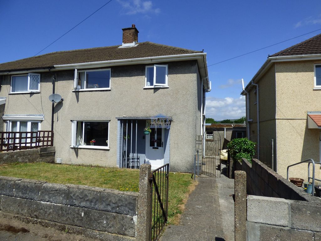 3 bed semidetached house for sale in HeolYBerllan, Pyle, Bridgend