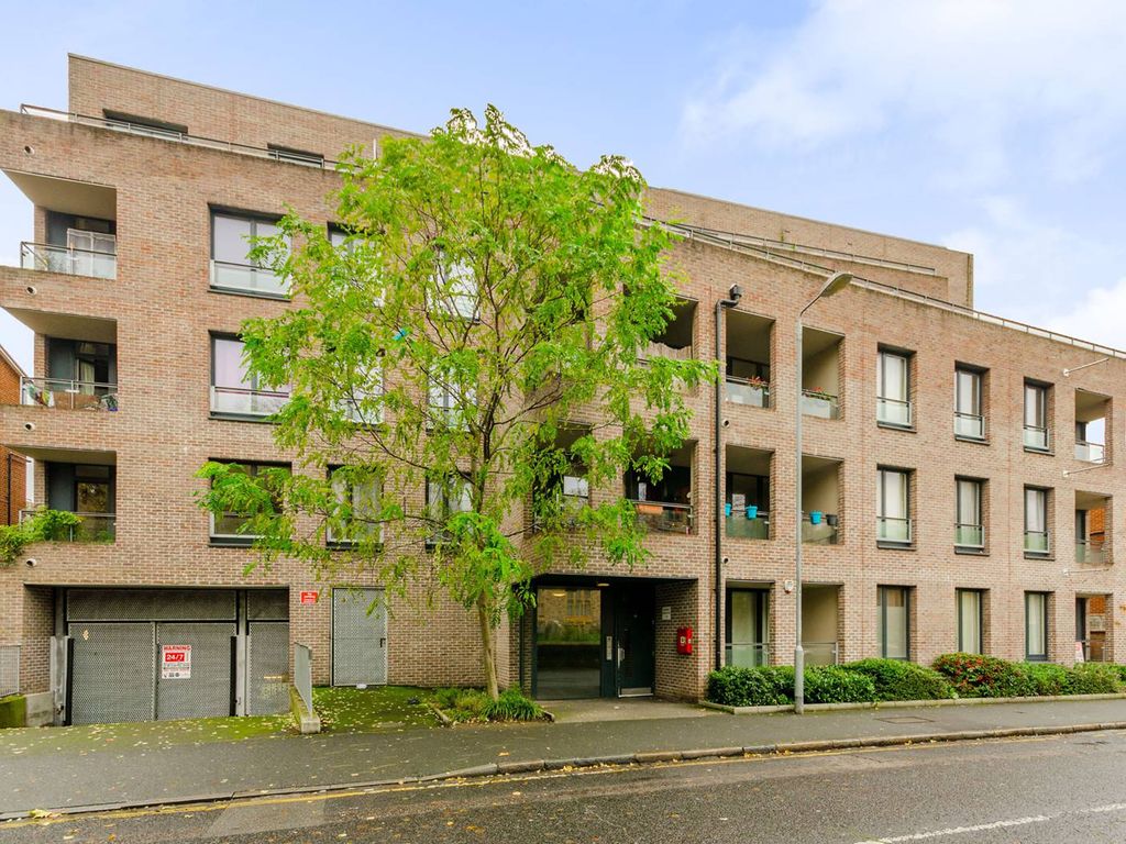 2 bed flat to rent in Church Street, Stratford, London E15, £2,600 pcm