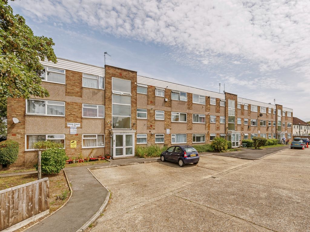 2 bed flat to rent in Dene Court, Cambridge Road, Hanwell W7, £1,700