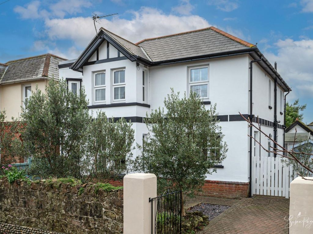 5 bed detached house for sale in Winchester Park Road, Sandown PO36, £