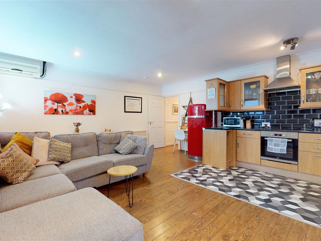 Plas St. Pol De Leon, Penarth CF64  