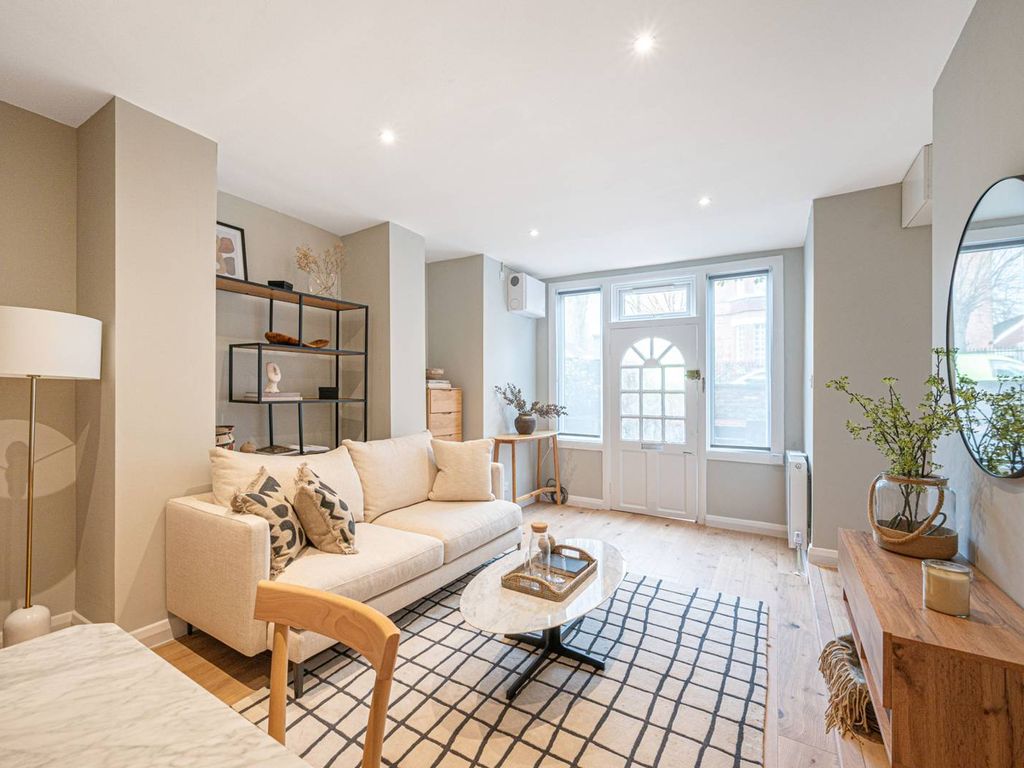 1 bed flat for sale in Canfield Gardens, South Hampstead, London NW6, £