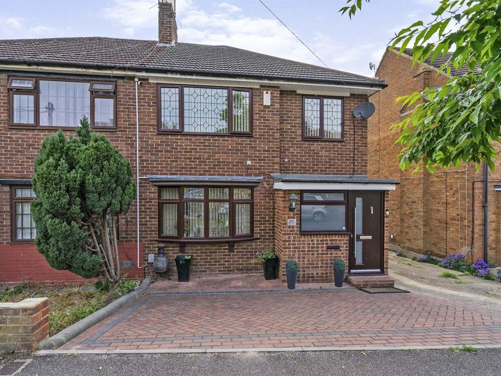 Pennine Avenue, Luton LU3  