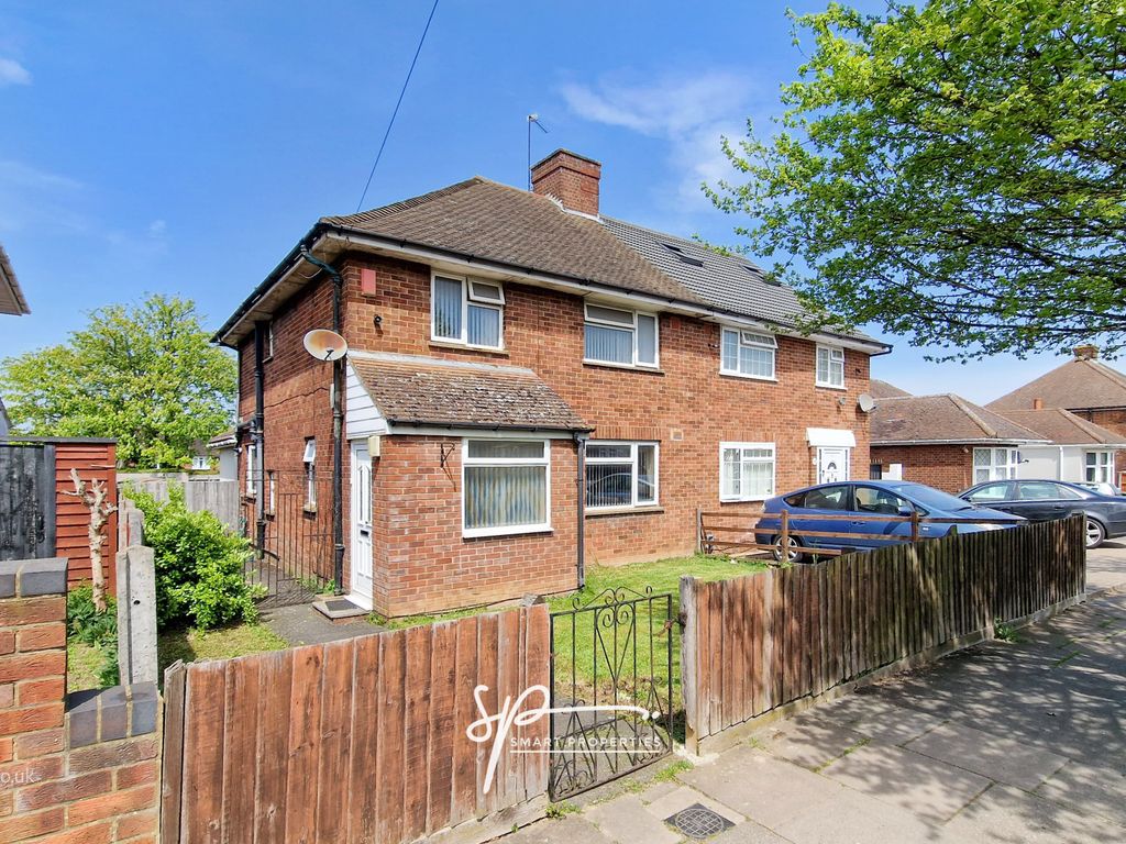 3 bed semidetached house for sale in Roman Road, Luton LU4, £349,000