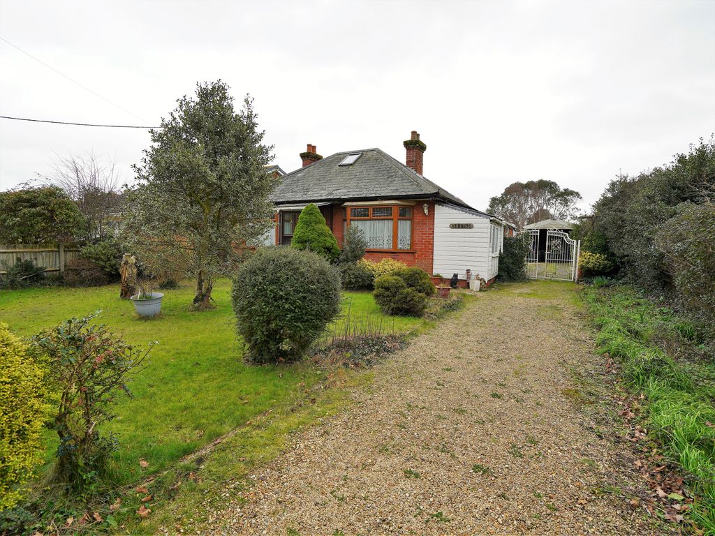 2 bed detached bungalow for sale in Mopley, Langley, Southampton SO45
