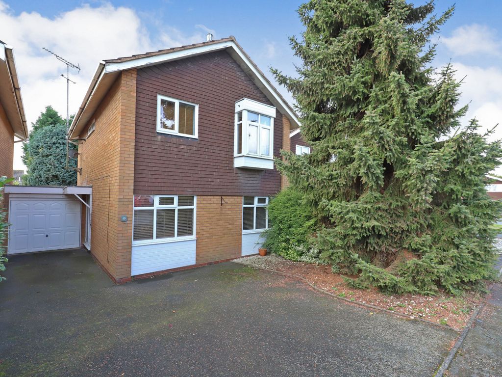 3 bed linkdetached house for sale in Osborne Close, Kidderminster DY10