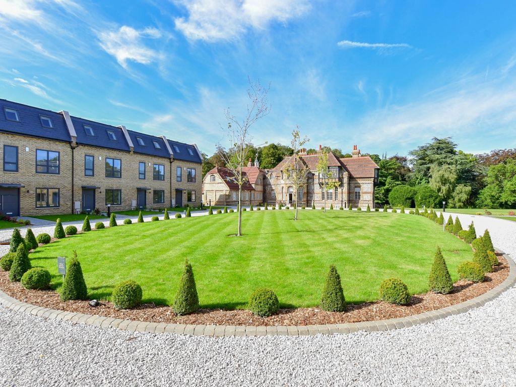 4 bed end terrace house to rent in Manor Lane, Longfield DA3, £2,500