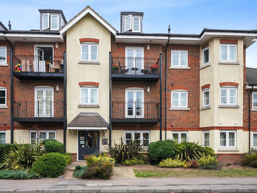 Eastworth Road, Chertsey, Surrey KT16  