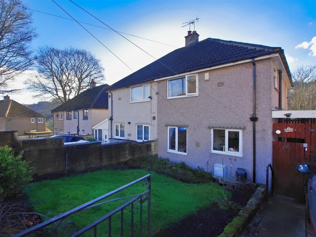2 bed semidetached house for sale in Meadow Lane, Wheatley, Halifax