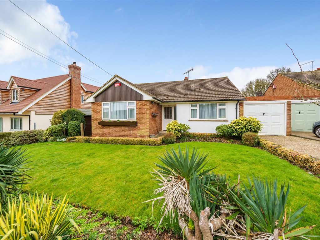3 bed detached bungalow for sale in Vicarage Hill, Petham, Canterbury