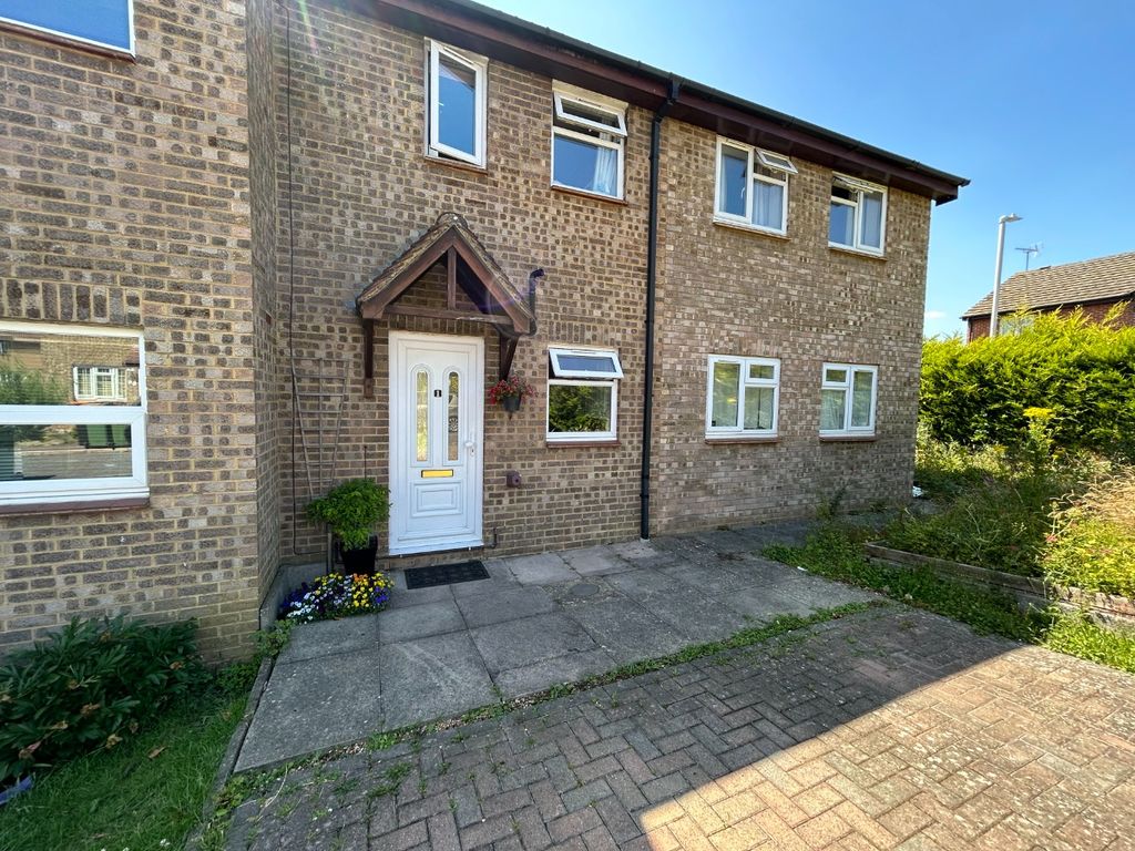 2 bed terraced house for sale in Stubbs Close, Houghton Regis