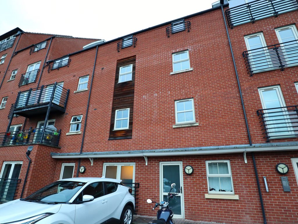 2 bed flat to rent in Wesleyan Court, Lincoln LN2, £725 pcm Zoopla