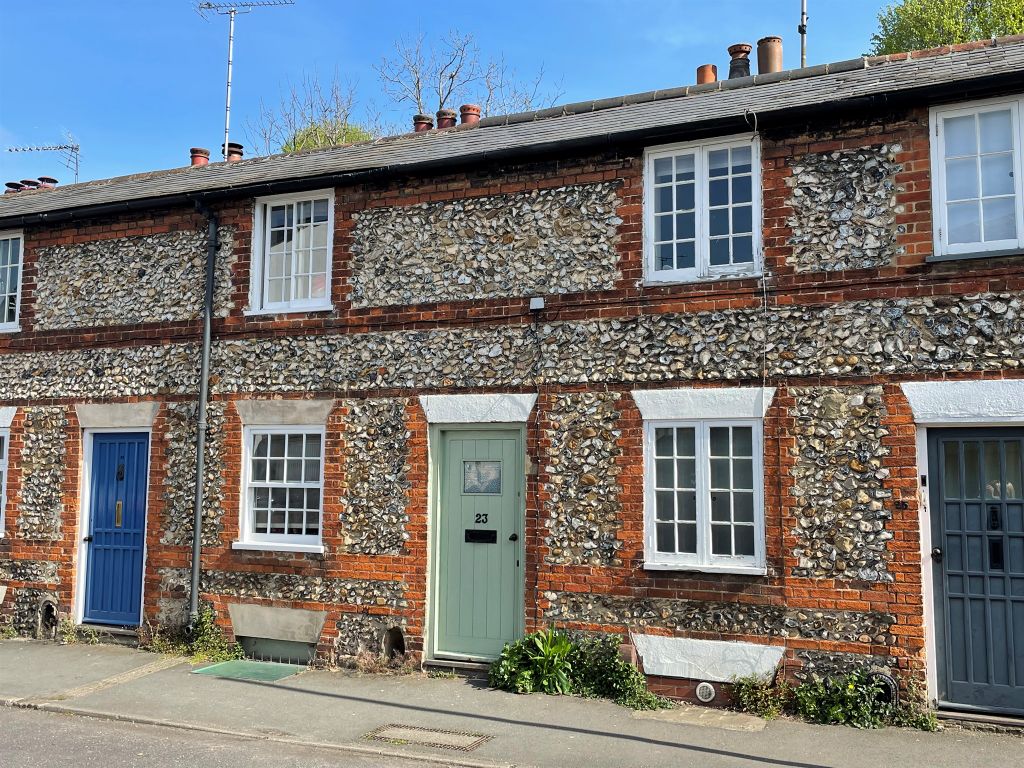 2 bed terraced house for sale in East Street, Saffron Walden CB10, £