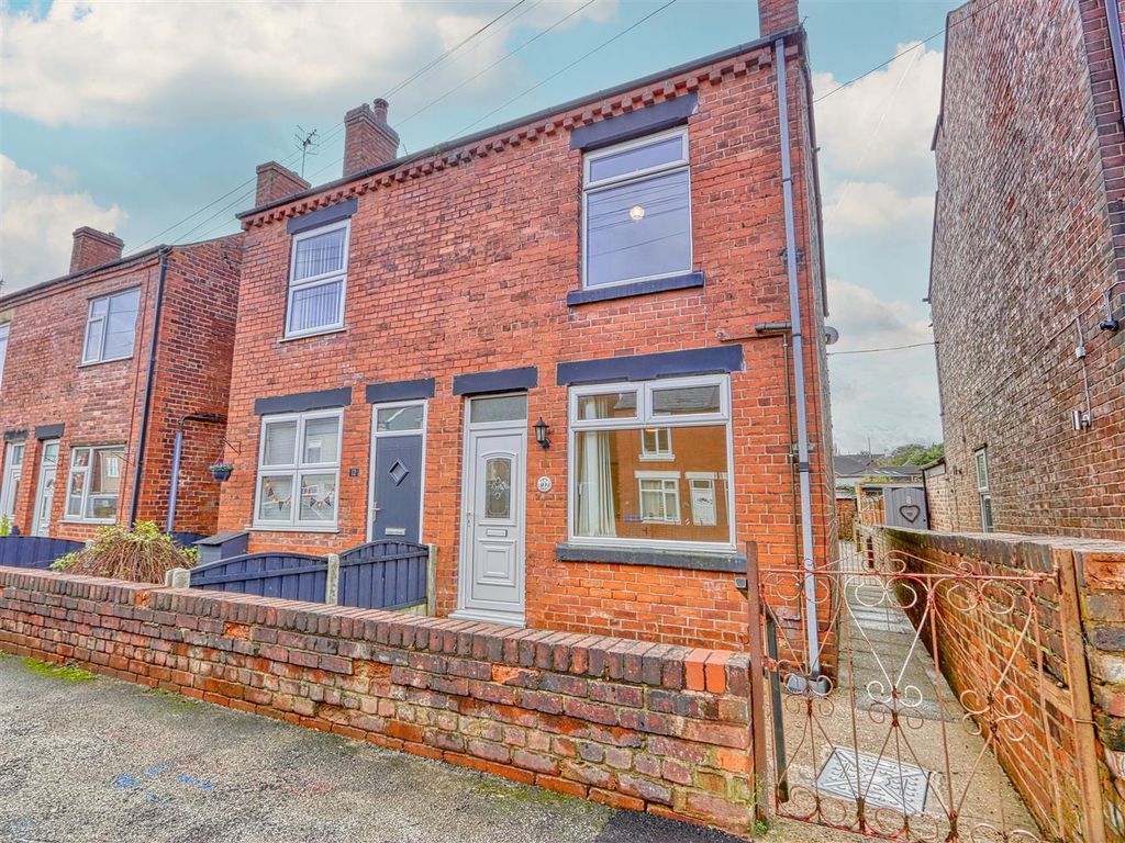 2 bed semidetached house for sale in Victoria Avenue, Staveley
