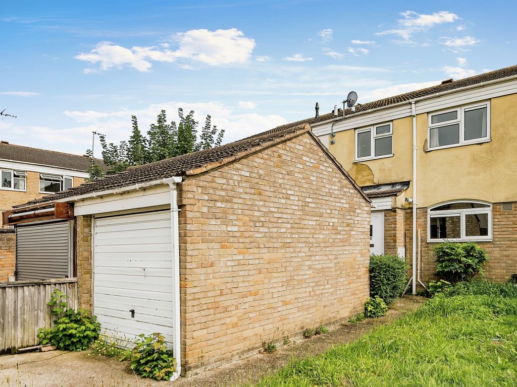 3 bed terraced house for sale in Teesdale Road, Slough SL2, £325,000
