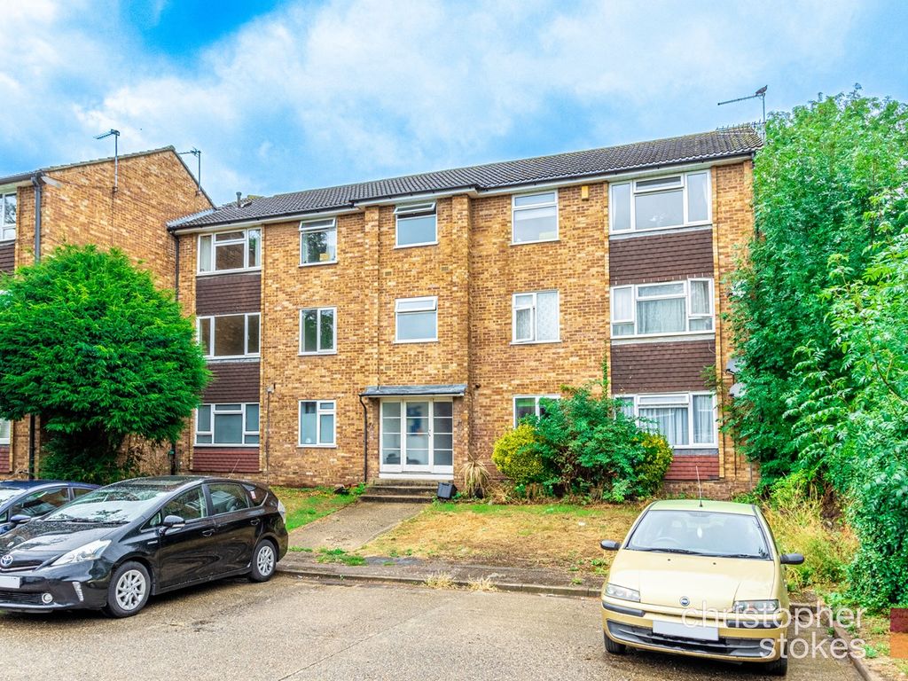 2 bed flat for sale in Oxford Close, Cheshunt, Waltham Cross EN8 Zoopla