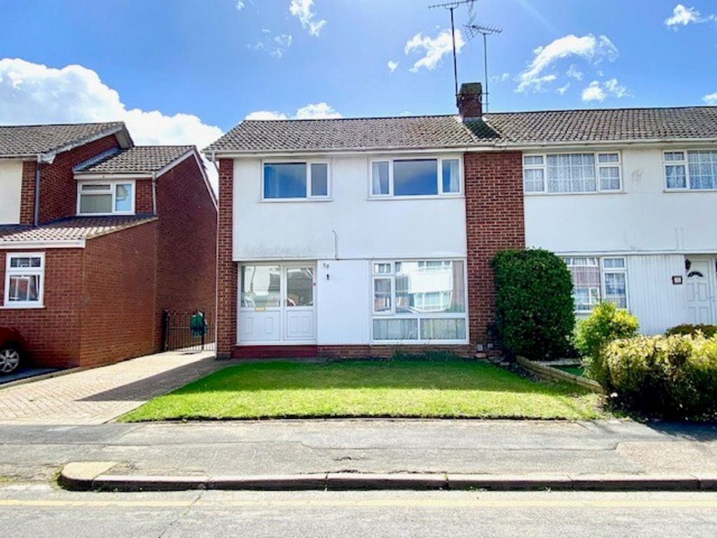 3 bed semidetached house for sale in Carrick Gardens, Woodley RG5, £