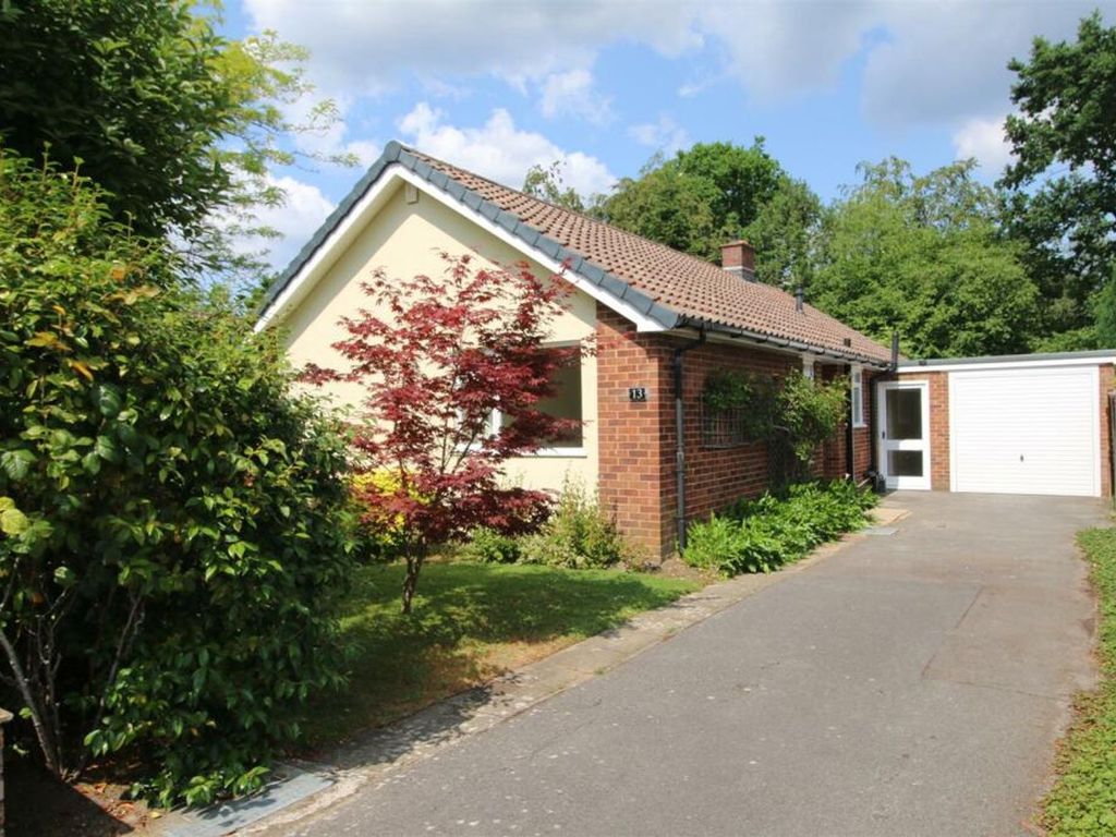 4 bed detached bungalow for sale in Osborne Drive, Fleet GU52, £695,000