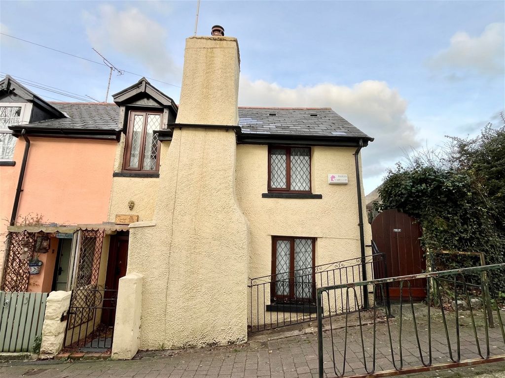 2 bed end terrace house for sale in Fore Street, Barton, Torquay TQ2, £